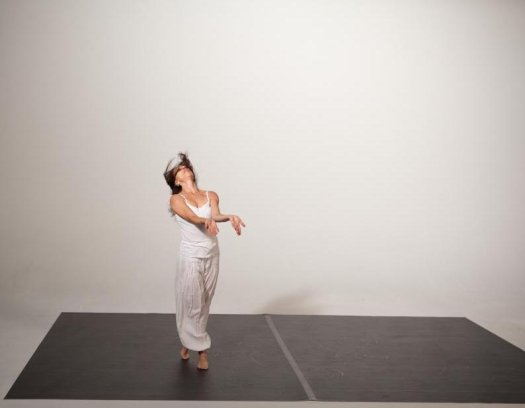 Body as scenic figure With Lina do Carmo How would the body as scenic figure resemble ? And what defines the strength of physical presence in contemporary dance performance? How body awareness influences the movements? By experiencing movements, the body is transformed into an emotional silhouette, it is no longer seen as a simple aesthetic instrument, but as a source of vibrations, mutated images, and tangible symptoms. In this workshop we will take up different technical elements as intrinsic paths that lead the performer (dancer or actor) to the visual composition of a danced figure. Through dance we will develop spatial and poetic metaphors that help to give shape to the feelings. Between spontaneous movements and rhythmic structures we will search formal, conscious aspects of the feelings in the body image. Beyond realism we will approach unusual situations and embody figures as self-portraits. Mais informações e inscrição: info@linadocarmo.de Body as scenic figure With Lina do Carmo How would the body as scenic figure resemble ? And what defines the strength of physical presence in contemporary dance performance? How body awareness influences the movements? By experiencing movements, the body is transformed into an emotional silhouette, it is no longer seen as a simple aesthetic instrument, but as a source of vibrations, mutated images, and tangible symptoms. In this workshop we will take up different technical elements as intrinsic paths that lead the performer (dancer or actor) to the visual composition of a danced figure. Through dance we will develop spatial and poetic metaphors that help to give shape to the feelings. Between spontaneous movements and rhythmic structures we will search formal, conscious aspects of the feelings in the body image. Beyond realism we will approach unusual situations and embody figures as self-portraits. Mais informações e inscrição: info@linadocarmo.de